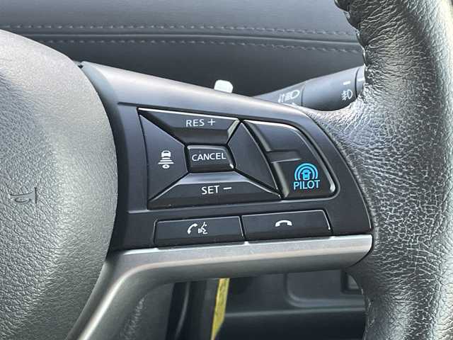 日産 セレナ e－パワー ハイウェイスター V 千葉県 2022(令4)年 3.1万km ブリリアントホワイトパール 2トーン 純正10インチナビ/(フルセグTV/BT/CD/DVD/FM/AM/Blu-ray)/全周囲カメラ/デジタルインナーミラー/ナビ連動ドライブレコーダー/純正フリップダウンモニター/プロパイロット/衝突被害軽減システム/車線逸脱警報/両側パワースライドドア/ハンズフリーオートスライドドア/横滑り防止装置/ETC/アイドリングストップ/LEDヘッドライト/フォグランプ/オートライト/ウィンカーミラー/電動格納ミラー/純正15インチAW/シートリフター/スマートキー/フロアマット/スペアキー/取扱説明書/保証書