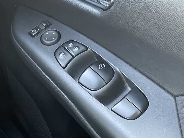 日産 セレナ e－パワー ハイウェイスター V 千葉県 2022(令4)年 3.1万km ブリリアントホワイトパール 2トーン 純正10インチナビ/(フルセグTV/BT/CD/DVD/FM/AM/Blu-ray)/全周囲カメラ/デジタルインナーミラー/ナビ連動ドライブレコーダー/純正フリップダウンモニター/プロパイロット/衝突被害軽減システム/車線逸脱警報/両側パワースライドドア/ハンズフリーオートスライドドア/横滑り防止装置/ETC/アイドリングストップ/LEDヘッドライト/フォグランプ/オートライト/ウィンカーミラー/電動格納ミラー/純正15インチAW/シートリフター/スマートキー/フロアマット/スペアキー/取扱説明書/保証書