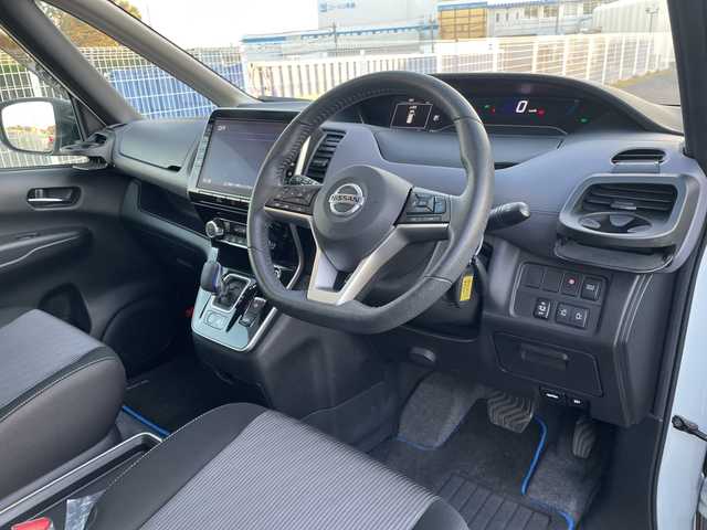 日産 セレナ e－パワー ハイウェイスター V 千葉県 2022(令4)年 3.1万km ブリリアントホワイトパール 2トーン 純正10インチナビ/(フルセグTV/BT/CD/DVD/FM/AM/Blu-ray)/全周囲カメラ/デジタルインナーミラー/ナビ連動ドライブレコーダー/純正フリップダウンモニター/プロパイロット/衝突被害軽減システム/車線逸脱警報/両側パワースライドドア/ハンズフリーオートスライドドア/横滑り防止装置/ETC/アイドリングストップ/LEDヘッドライト/フォグランプ/オートライト/ウィンカーミラー/電動格納ミラー/純正15インチAW/シートリフター/スマートキー/フロアマット/スペアキー/取扱説明書/保証書