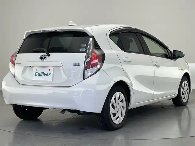 トヨタ アクア S 愛知県 2015(平27)年 3.3万km ライムホワイトパールクリスタルシャイン 純正ナビ　バックカメラ　プッシュスタート　禁煙　ＥＴＣ　オートライト　フォグランプ　電動格納ミラー　ドライブレコーダー　ステアリングスイッチ　純正フロアマット　ドアバイザー　スマートキー　スペアタイヤ