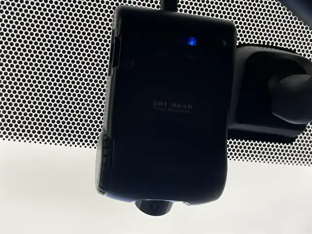 トヨタ アクア S 愛知県 2015(平27)年 3.3万km ライムホワイトパールクリスタルシャイン 純正ナビ　バックカメラ　プッシュスタート　禁煙　ＥＴＣ　オートライト　フォグランプ　電動格納ミラー　ドライブレコーダー　ステアリングスイッチ　純正フロアマット　ドアバイザー　スマートキー　スペアタイヤ