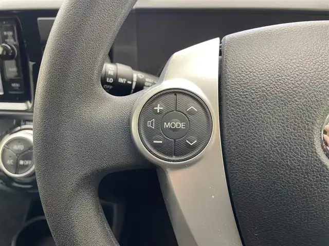 トヨタ アクア S 愛知県 2015(平27)年 3.3万km ライムホワイトパールクリスタルシャイン 純正ナビ　バックカメラ　プッシュスタート　禁煙　ＥＴＣ　オートライト　フォグランプ　電動格納ミラー　ドライブレコーダー　ステアリングスイッチ　純正フロアマット　ドアバイザー　スマートキー　スペアタイヤ