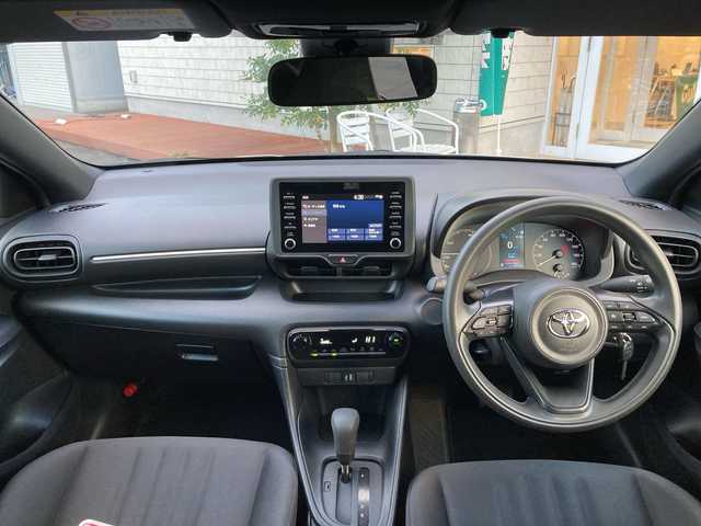 トヨタ ヤリス ハイブリッド X 愛媛県 2022(令4)年 6.3万km スーパーホワイトⅡ 純正ディスプレイオーディオ/・ナビキット/・Bluetooth/バックカメラ/トヨタセーフティセンス/追従クルーズコントロール/ステアリングスイッチ/ＬＥＤヘッドライト/オートライト/オートハイビーム/ＡＣ１００Ｖ/スマートキー/スペアキー/電格ミラー/取扱説明書/保証書