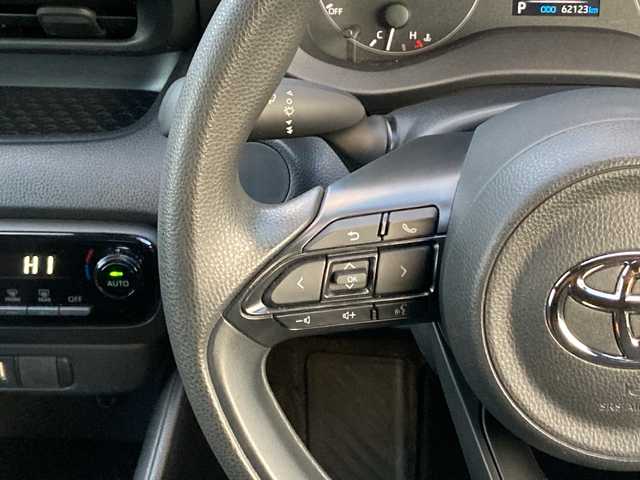 トヨタ ヤリス ハイブリッド X 愛媛県 2022(令4)年 6.3万km スーパーホワイトⅡ 純正ディスプレイオーディオ/・ナビキット/・Bluetooth/バックカメラ/トヨタセーフティセンス/追従クルーズコントロール/ステアリングスイッチ/ＬＥＤヘッドライト/オートライト/オートハイビーム/ＡＣ１００Ｖ/スマートキー/スペアキー/電格ミラー/取扱説明書/保証書