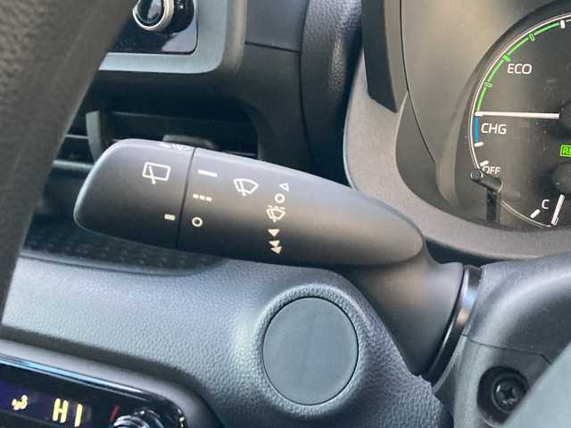 トヨタ ヤリス ハイブリッド X 愛媛県 2022(令4)年 6.3万km スーパーホワイトⅡ 純正ディスプレイオーディオ/・ナビキット/・Bluetooth/バックカメラ/トヨタセーフティセンス/追従クルーズコントロール/ステアリングスイッチ/ＬＥＤヘッドライト/オートライト/オートハイビーム/ＡＣ１００Ｖ/スマートキー/スペアキー/電格ミラー/取扱説明書/保証書