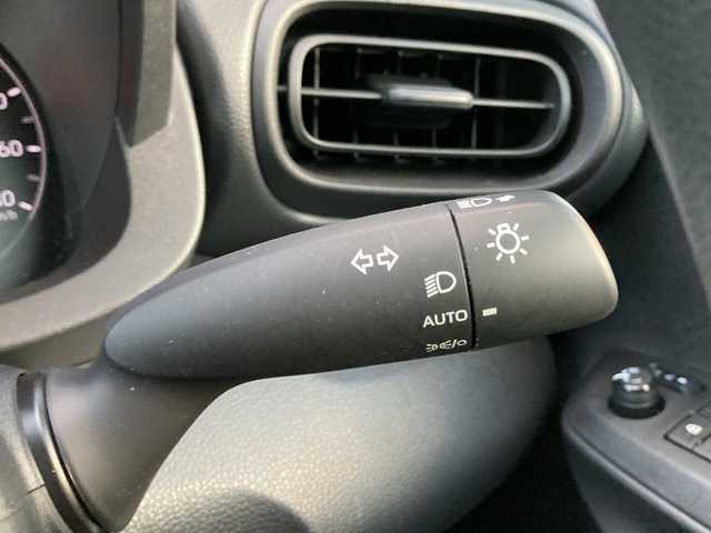 トヨタ ヤリス ハイブリッド X 愛媛県 2022(令4)年 6.3万km スーパーホワイトⅡ 純正ディスプレイオーディオ/・ナビキット/・Bluetooth/バックカメラ/トヨタセーフティセンス/追従クルーズコントロール/ステアリングスイッチ/ＬＥＤヘッドライト/オートライト/オートハイビーム/ＡＣ１００Ｖ/スマートキー/スペアキー/電格ミラー/取扱説明書/保証書