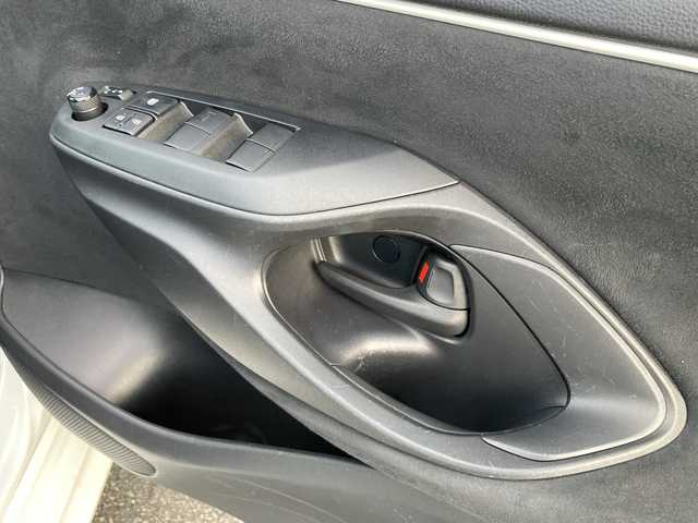 トヨタ ヤリス ハイブリッド X 愛媛県 2022(令4)年 6.3万km スーパーホワイトⅡ 純正ディスプレイオーディオ/・ナビキット/・Bluetooth/バックカメラ/トヨタセーフティセンス/追従クルーズコントロール/ステアリングスイッチ/ＬＥＤヘッドライト/オートライト/オートハイビーム/ＡＣ１００Ｖ/スマートキー/スペアキー/電格ミラー/取扱説明書/保証書