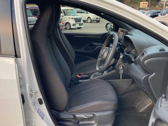 トヨタ ヤリス ハイブリッド X 愛媛県 2022(令4)年 6.3万km スーパーホワイトⅡ 純正ディスプレイオーディオ/・ナビキット/・Bluetooth/バックカメラ/トヨタセーフティセンス/追従クルーズコントロール/ステアリングスイッチ/ＬＥＤヘッドライト/オートライト/オートハイビーム/ＡＣ１００Ｖ/スマートキー/スペアキー/電格ミラー/取扱説明書/保証書