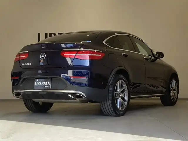 メルセデス・ベンツ ＧＬＣ２００ クーペスポーツ 熊本県 2018(平30)年 4.7万km カバンサイトブルー ・スマートキー/・プッシュスタート/・アクティブブレーキアシスト/・ブラインドスポットモニター/・アテンションアシスト/・レーンキープアシスト/・インテリジェントライトシステム/・クルーズコントロール(追従式)/・ハーフレザーシート/・前席パワーシート/・前席シートヒーター /・純正HDDナビ/　【DVD・Bluetooth・USB・SD・MSV】/・フルセグTV/・全方位カメラ/・ETC/・ドライブレコーダー(前方録画)/・パワーバックドア/・LEDヘッドランプ/・純正マット/・保証書/取説