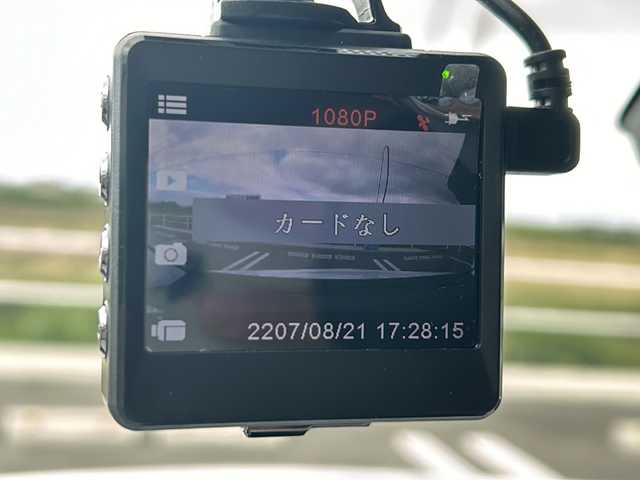 トヨタ プリウス A 佐賀県 2016(平28)年 7万km ホワイトパールクリスタルシャイン 純正9インチSDナビ/・フルセグTV/CD/DVD/SD/Bluetooth/バックカメラ/ドライブレコーダー/レーダークルーズコントロール/レーンディパーチャーアラート/プリクラッシュブレーキ/クリアランスソナー/ブラインドスポットモニター/アドバンストパーク/ヘッドアップディスプレイ/ビルトインETC/プッシュスタート/スマートキー/革巻きステアリング/ステアリングリモコン/オートマチックハイビーム/純正LEDヘッドライト/純正LEDフォグライト/純正ドアバイザ―/新車保証書/取扱説明書