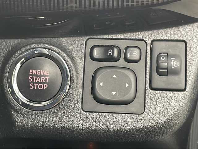 トヨタ ヴィッツ F セーフティーエディションⅡ 愛知県 2018(平30)年 6.6万km 紺 純正メモリーナビ/純正CD/ワンセグTV/ETC/スマートキー/プッシュスタート/電動ミラー/トヨタセーフティセンス/レーンキープ/純正夏タイヤ積み込み