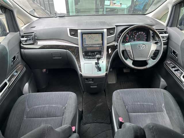 トヨタ ヴェルファイア 2．4Z 東京都 2012(平24)年 13.6万km ブラック Alpine8型ナビTV/CD/DVD/Bluetooth/フルセグTV/バックカメラ/Alpine製フリップダウンモニター/純正17インチアルミ/クルーズコントロール/ビルトインETC/2列目オットマン/純正キセノンオートライト/キャプテンシート/純正フォグ/フロアマット/両側電動スライドドア/クリアランスソナー/コーナーセンサー/カーテンエアバッグ/MTモード付AT/本革巻ハンドル/ウッド調パネル/ウインカードアミラー/Wオートエアコン（ナノイー）/スマートキー/プッシュエンジンスタート