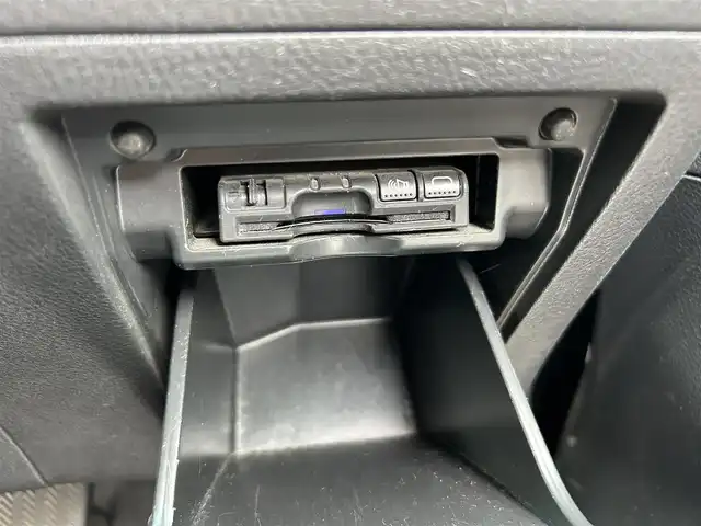 トヨタ ヴェルファイア 2．4Z 東京都 2012(平24)年 13.6万km ブラック Alpine8型ナビTV/CD/DVD/Bluetooth/フルセグTV/バックカメラ/Alpine製フリップダウンモニター/純正17インチアルミ/クルーズコントロール/ビルトインETC/2列目オットマン/純正キセノンオートライト/キャプテンシート/純正フォグ/フロアマット/両側電動スライドドア/クリアランスソナー/コーナーセンサー/カーテンエアバッグ/MTモード付AT/本革巻ハンドル/ウッド調パネル/ウインカードアミラー/Wオートエアコン（ナノイー）/スマートキー/プッシュエンジンスタート