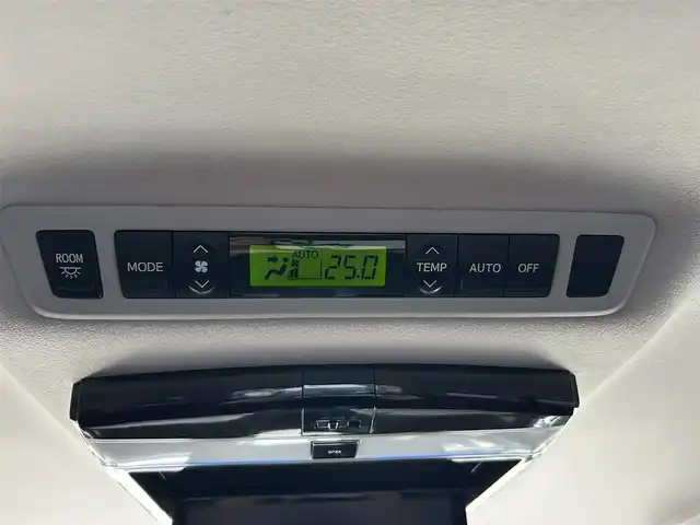 トヨタ ヴェルファイア 2．4Z 東京都 2012(平24)年 13.6万km ブラック Alpine8型ナビTV/CD/DVD/Bluetooth/フルセグTV/バックカメラ/Alpine製フリップダウンモニター/純正17インチアルミ/クルーズコントロール/ビルトインETC/2列目オットマン/純正キセノンオートライト/キャプテンシート/純正フォグ/フロアマット/両側電動スライドドア/クリアランスソナー/コーナーセンサー/カーテンエアバッグ/MTモード付AT/本革巻ハンドル/ウッド調パネル/ウインカードアミラー/Wオートエアコン（ナノイー）/スマートキー/プッシュエンジンスタート