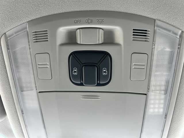 トヨタ ヴェルファイア 2．4Z 東京都 2012(平24)年 13.6万km ブラック Alpine8型ナビTV/CD/DVD/Bluetooth/フルセグTV/バックカメラ/Alpine製フリップダウンモニター/純正17インチアルミ/クルーズコントロール/ビルトインETC/2列目オットマン/純正キセノンオートライト/キャプテンシート/純正フォグ/フロアマット/両側電動スライドドア/クリアランスソナー/コーナーセンサー/カーテンエアバッグ/MTモード付AT/本革巻ハンドル/ウッド調パネル/ウインカードアミラー/Wオートエアコン（ナノイー）/スマートキー/プッシュエンジンスタート