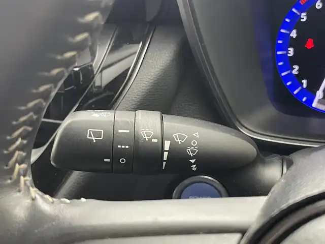トヨタ カローラツーリング ハイブリッド ダブルバイビー 宮城県 2020(令2)年 5.3万km ホワイトパールクリスタルシャイン 純正9インチディスプレイオーディオ/フルセグ/ヘッドアップディスプレイ/ブラインドスポットモニター/バックカメラ/アダプティブ・クルーズ・コントロール/ETC2.0/前後ドライブレコーダー/ワイアレスチャージャー/オートホールド/ハーフレザーシート/シートヒーター/ステアリングスイッチ/ステアリングヒーター/社外17AW/純正17AW積/保証書/取扱説明書/スペアキー