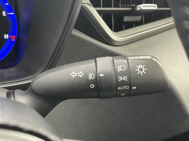 トヨタ カローラツーリング ハイブリッド ダブルバイビー 宮城県 2020(令2)年 5.3万km ホワイトパールクリスタルシャイン 純正9インチディスプレイオーディオ/フルセグ/ヘッドアップディスプレイ/ブラインドスポットモニター/バックカメラ/アダプティブ・クルーズ・コントロール/ETC2.0/前後ドライブレコーダー/ワイアレスチャージャー/オートホールド/ハーフレザーシート/シートヒーター/ステアリングスイッチ/ステアリングヒーター/社外17AW/純正17AW積/保証書/取扱説明書/スペアキー