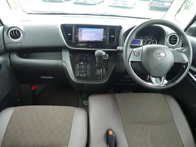 日産 デイズ ルークス HWS X Vセレクション 千葉県 2018(平30)年 2万km ホワイトパール エマージェンシーブレーキ/両側パワースライドドア/純正メモリーナビ/地デジTV/【DVD/CD再生機能　Bluetooth接続】/アラウンドビューモニター/ハーフレザーシート/ドライブレコーダー（前後撮影）/ETC/フォグライト/ウインカーミラー/コーナーセンサー/純正15インチアルミホイル/インテリジェントキー