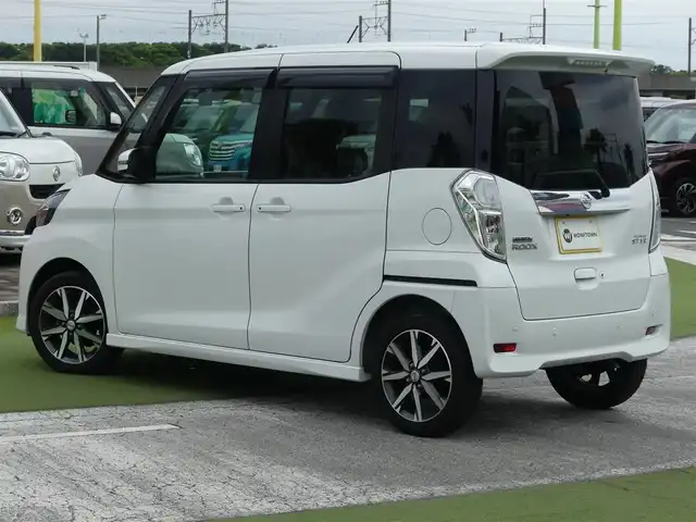 日産 デイズ ルークス HWS X Vセレクション 千葉県 2018(平30)年 2万km ホワイトパール エマージェンシーブレーキ/両側パワースライドドア/純正メモリーナビ/地デジTV/【DVD/CD再生機能　Bluetooth接続】/アラウンドビューモニター/ハーフレザーシート/ドライブレコーダー（前後撮影）/ETC/フォグライト/ウインカーミラー/コーナーセンサー/純正15インチアルミホイル/インテリジェントキー
