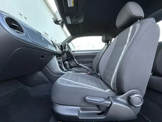 フォルクスワーゲン ザ・ビートル デザイン 愛媛県 2018(平30)年 5.3万km ストーンウォッシュドブルー ナビ/ＬＥＤライト/フォグランプ/ＭＴモード/純正１７インチＡＷ/純正フロアマット/横滑り防止装置/ＡＢＳ/ワンセグＴＶ/Ｂｌｕｅｔｏｏｔｈ/ＵＳＢ入力端子/Ｗエアバッグ/スマートキー/パワーウインドウ/パワーステアリング