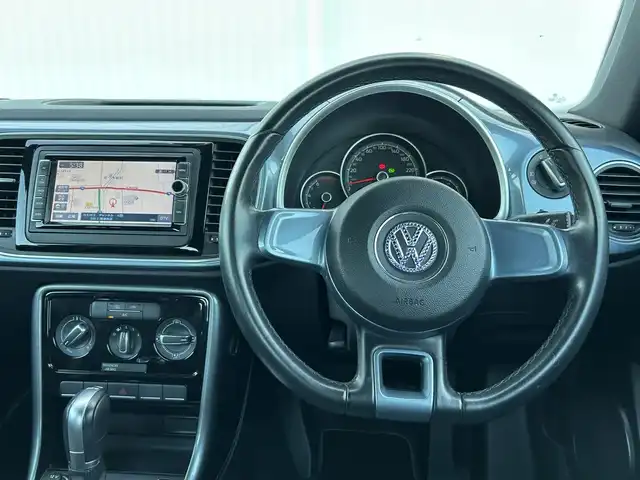 フォルクスワーゲン ザ・ビートル デザイン 愛媛県 2018(平30)年 5.3万km ストーンウォッシュドブルー ナビ/ＬＥＤライト/フォグランプ/ＭＴモード/純正１７インチＡＷ/純正フロアマット/横滑り防止装置/ＡＢＳ/ワンセグＴＶ/Ｂｌｕｅｔｏｏｔｈ/ＵＳＢ入力端子/Ｗエアバッグ/スマートキー/パワーウインドウ/パワーステアリング