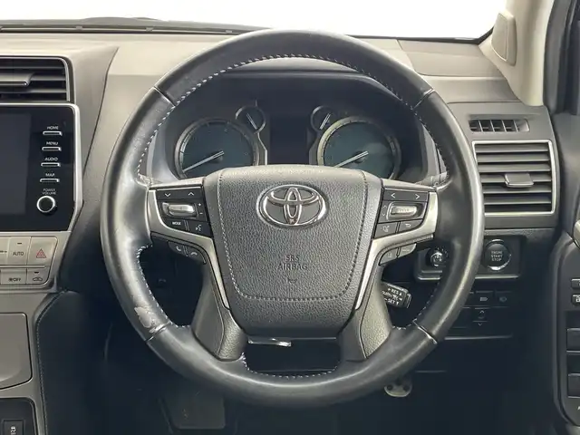 トヨタ ランドクルーザー プラド TX Lパッケージ 新潟県 2020(令2)年 7.2万km ブラック 純正メモリナビ（Bluetooth・USB・AM・FM）/サンルーフ　/ルーフレール　/アラウンドビューモニター　/レザーシート　/純正ビルトインETC2.0　/ワンオーナー/衝突被害軽減システム/前席パワーシート/前席シートヒーター/前席エアシート　/リアエアロパーツ　/追従クルーズコントロール/前後コーナーセンサー/レーンキープアシスト/パーキングアシスト/前後ドライブレコーダー/LEDオートライト　/オートマチックハイビーム/ヘッドライトウォッシャー/ブラインドスポットモニター/MTモード付AT/ステアリングスイッチ/スマートキー/純正フロアマット/純正１９インチアルミホイール