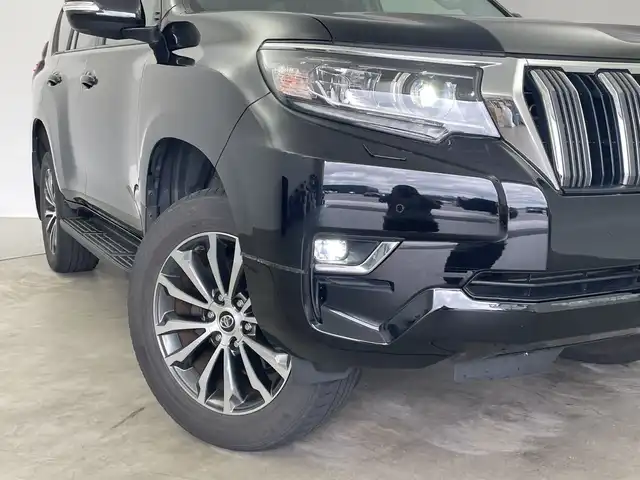 トヨタ ランドクルーザー プラド TX Lパッケージ 新潟県 2020(令2)年 7.2万km ブラック 純正メモリナビ（Bluetooth・USB・AM・FM）/サンルーフ　/ルーフレール　/アラウンドビューモニター　/レザーシート　/純正ビルトインETC2.0　/ワンオーナー/衝突被害軽減システム/前席パワーシート/前席シートヒーター/前席エアシート　/リアエアロパーツ　/追従クルーズコントロール/前後コーナーセンサー/レーンキープアシスト/パーキングアシスト/前後ドライブレコーダー/LEDオートライト　/オートマチックハイビーム/ヘッドライトウォッシャー/ブラインドスポットモニター/MTモード付AT/ステアリングスイッチ/スマートキー/純正フロアマット/純正１９インチアルミホイール
