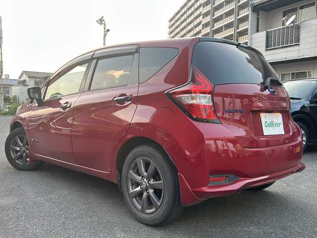 日産 ノート e－パワー X Bアロー 宮崎県 2017(平29)年 6.6万km ガーネットレッド/スーパーブラック 2トーン SDナビ/Bluetooth/CD/DVDチェンジャー/アラウンドビューモニター/フルセグTV/ETC/コーナーセンサー（前後）/LEDライト/レーダークルーズコントロール/レーンアシスト