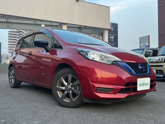 日産 ノート e－パワー X Bアロー 宮崎県 2017(平29)年 6.6万km ガーネットレッド/スーパーブラック 2トーン SDナビ/Bluetooth/CD/DVDチェンジャー/アラウンドビューモニター/フルセグTV/ETC/コーナーセンサー（前後）/LEDライト/レーダークルーズコントロール/レーンアシスト