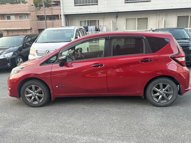 日産 ノート e－パワー X Bアロー 宮崎県 2017(平29)年 6.6万km ガーネットレッド/スーパーブラック 2トーン SDナビ/Bluetooth/CD/DVDチェンジャー/アラウンドビューモニター/フルセグTV/ETC/コーナーセンサー（前後）/LEDライト/レーダークルーズコントロール/レーンアシスト