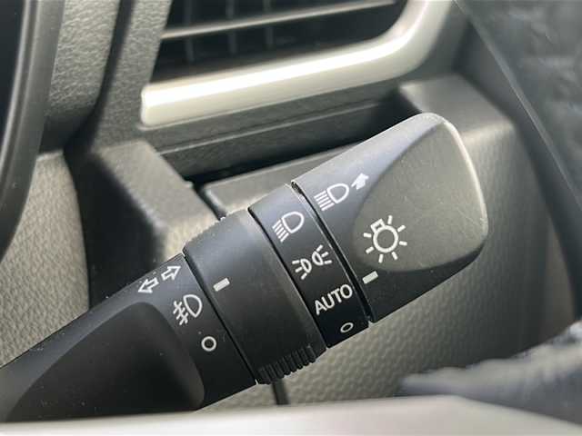 トヨタ ルーミー カスタムG 福岡県 2020(令2)年 3.3万km レーザーブルークリスタルシャイン ・ワンオーナー/・9インチナビ（BLUETOOTH/フルセグ/BC/CD/DVD）/・両側パワースライドドア/・ドライブレコーダー/・クルーズコントロール/・横滑り防止装置/・衝突軽減システム/・クリアランスソナー/・DN席シートヒーター/・ウォークスルー/・純正14インチAW/・LEDヘッドライト/・オートライト/・オートマチックハイビーム/・ETC/・純正フロアマット/・ドアバイザー/・スペアキー/・保証書/・取扱説明書