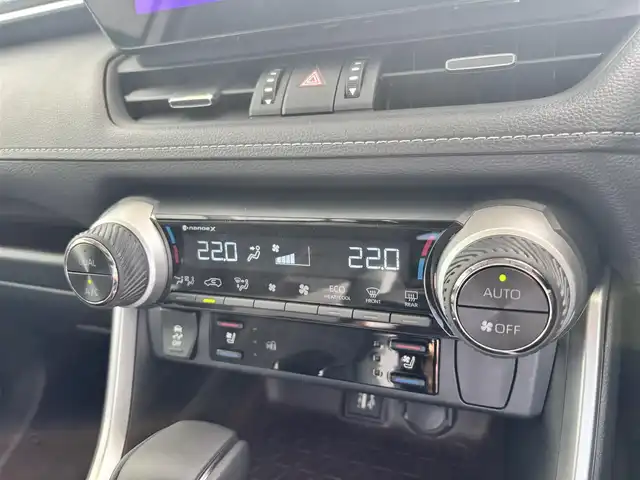 トヨタ ＲＡＶ４ G Zパッケージ 京都府 2025(令7)年 0.1千km プラチナホワイトパールマイカ トヨタセーフティセンス/・プリクラッシュセーフティ/・レーダークルーズコントロール/・レーントレーシングアシストポート/・オートマチックハイビーム/・低速時加速抑制機能/・緊急時操舵支援/・横断歩行者検知機能/・カーブ速度抑制機能/純正10.5インチメモリーナビ、地デジ、Bluetooth/パノラミックビューモニター/パノラマムーンルーフ/運転席パワーシート/シートポジションメモリー/合皮黒革シート（エアーシート、シートヒーター）/デジタルインナーミラー/ハンドルヒーター/パワーバックドア/LEDヘッドランプ/USB端子/ビルトイン2.0ETC
