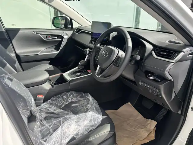 トヨタ ＲＡＶ４ G Zパッケージ 京都府 2025(令7)年 0.1千km プラチナホワイトパールマイカ トヨタセーフティセンス/・プリクラッシュセーフティ/・レーダークルーズコントロール/・レーントレーシングアシストポート/・オートマチックハイビーム/・低速時加速抑制機能/・緊急時操舵支援/・横断歩行者検知機能/・カーブ速度抑制機能/純正10.5インチメモリーナビ、地デジ、Bluetooth/パノラミックビューモニター/パノラマムーンルーフ/運転席パワーシート/シートポジションメモリー/合皮黒革シート（エアーシート、シートヒーター）/デジタルインナーミラー/ハンドルヒーター/パワーバックドア/LEDヘッドランプ/USB端子/ビルトイン2.0ETC