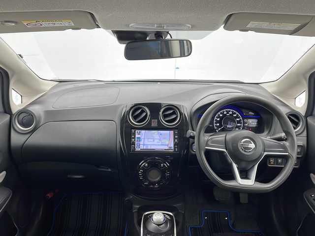 日産 ノート e－パワー X 千葉県 2019(令1)年 2.5万km ブリリアントシルバー 電動ウィンカーミラー/純正バイザー/純正マット/プッシュスタート/ＥＴＣ/純正ナビ（ＴＶ／ＣＤ／ＢＴ／ｉｐｏｄ）/バックカメラ/レーンキープアシスト/衝突軽減/ＬＥＤライト