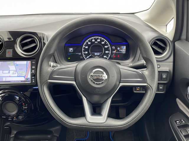 日産 ノート e－パワー X 千葉県 2019(令1)年 2.5万km ブリリアントシルバー 電動ウィンカーミラー/純正バイザー/純正マット/プッシュスタート/ＥＴＣ/純正ナビ（ＴＶ／ＣＤ／ＢＴ／ｉｐｏｄ）/バックカメラ/レーンキープアシスト/衝突軽減/ＬＥＤライト