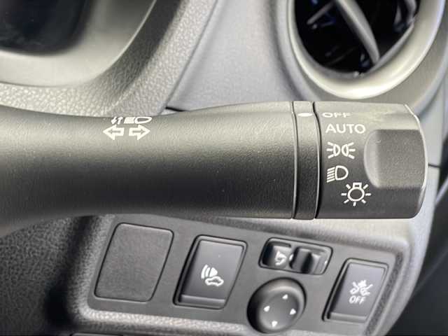 日産 ノート e－パワー X 千葉県 2019(令1)年 2.5万km ブリリアントシルバー 電動ウィンカーミラー/純正バイザー/純正マット/プッシュスタート/ＥＴＣ/純正ナビ（ＴＶ／ＣＤ／ＢＴ／ｉｐｏｄ）/バックカメラ/レーンキープアシスト/衝突軽減/ＬＥＤライト