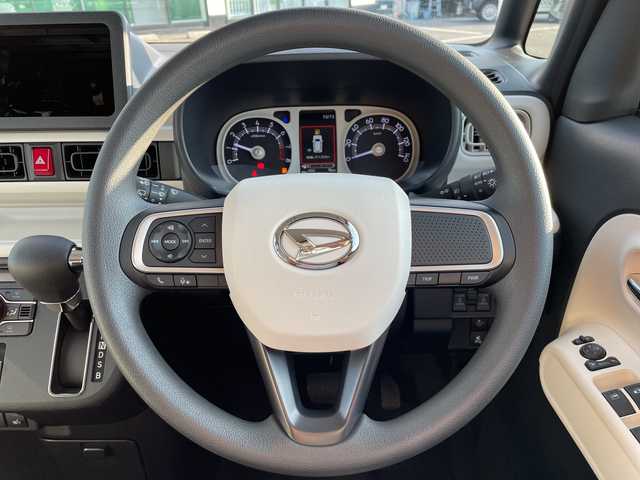 ダイハツ ムーヴ キャンバス ストライプス G 福岡県 2023(令5)年 0.1千km シャイニングホワイトパール/スムーズグレーマイカメタリック 登録時走行距離９km/シートヒーター（運転席・助手席）/両側パワースライドドア/コーナーセンサー/衝突被害軽減システム/横滑り防止装置/車線逸脱防止支援システム/ヒルスタートアシスト/カーテンエアバック/ベンチシート/エンジンスタートボタン/アイドリングストップ/スマートキー/スペアキー1本/キーレスエントリー/純正LEDヘッドライト/オートライト/説明書/保証書