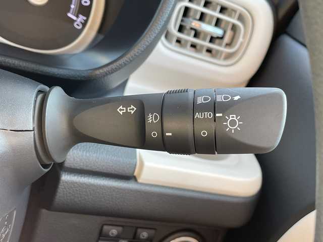 ダイハツ ムーヴ キャンバス ストライプス G 福岡県 2023(令5)年 0.1千km シャイニングホワイトパール/スムーズグレーマイカメタリック 登録時走行距離９km/シートヒーター（運転席・助手席）/両側パワースライドドア/コーナーセンサー/衝突被害軽減システム/横滑り防止装置/車線逸脱防止支援システム/ヒルスタートアシスト/カーテンエアバック/ベンチシート/エンジンスタートボタン/アイドリングストップ/スマートキー/スペアキー1本/キーレスエントリー/純正LEDヘッドライト/オートライト/説明書/保証書