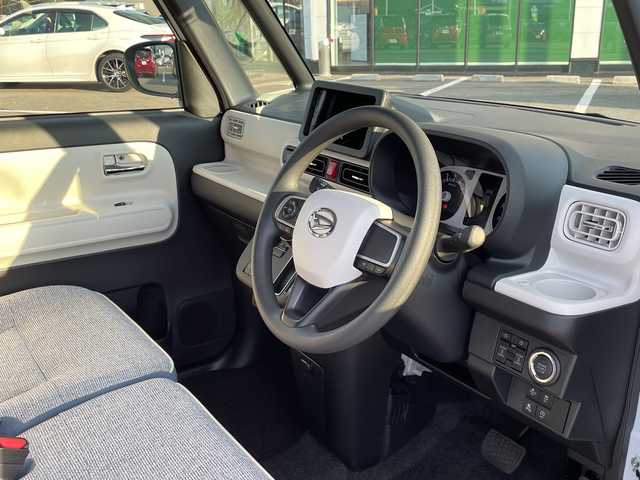 ダイハツ ムーヴ キャンバス ストライプス G 福岡県 2023(令5)年 0.1千km シャイニングホワイトパール/スムーズグレーマイカメタリック 登録時走行距離９km/シートヒーター（運転席・助手席）/両側パワースライドドア/コーナーセンサー/衝突被害軽減システム/横滑り防止装置/車線逸脱防止支援システム/ヒルスタートアシスト/カーテンエアバック/ベンチシート/エンジンスタートボタン/アイドリングストップ/スマートキー/スペアキー1本/キーレスエントリー/純正LEDヘッドライト/オートライト/説明書/保証書