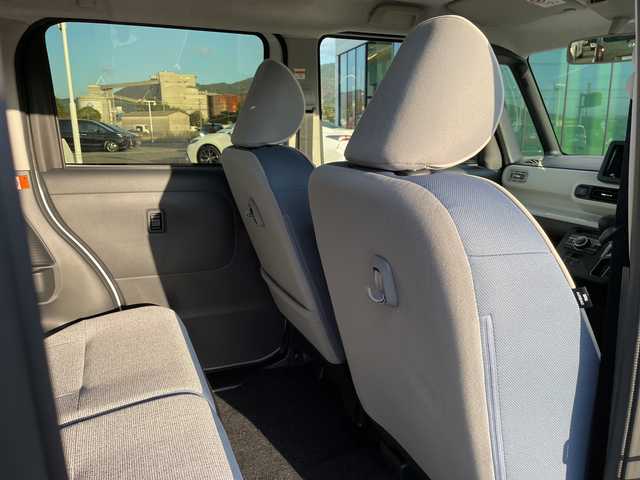 ダイハツ ムーヴ キャンバス ストライプス G 福岡県 2023(令5)年 0.1千km シャイニングホワイトパール/スムーズグレーマイカメタリック 登録時走行距離９km/シートヒーター（運転席・助手席）/両側パワースライドドア/コーナーセンサー/衝突被害軽減システム/横滑り防止装置/車線逸脱防止支援システム/ヒルスタートアシスト/カーテンエアバック/ベンチシート/エンジンスタートボタン/アイドリングストップ/スマートキー/スペアキー1本/キーレスエントリー/純正LEDヘッドライト/オートライト/説明書/保証書