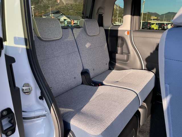 ダイハツ ムーヴ キャンバス ストライプス G 福岡県 2023(令5)年 0.1千km シャイニングホワイトパール/スムーズグレーマイカメタリック 登録時走行距離９km/シートヒーター（運転席・助手席）/両側パワースライドドア/コーナーセンサー/衝突被害軽減システム/横滑り防止装置/車線逸脱防止支援システム/ヒルスタートアシスト/カーテンエアバック/ベンチシート/エンジンスタートボタン/アイドリングストップ/スマートキー/スペアキー1本/キーレスエントリー/純正LEDヘッドライト/オートライト/説明書/保証書