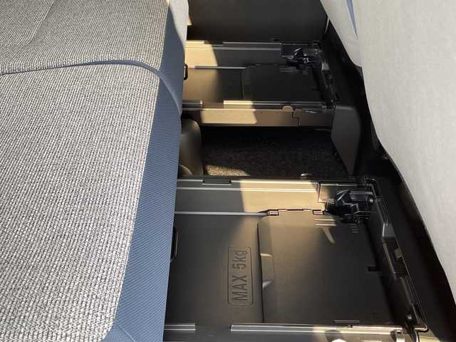 ダイハツ ムーヴ キャンバス ストライプス G 福岡県 2023(令5)年 0.1千km シャイニングホワイトパール/スムーズグレーマイカメタリック 登録時走行距離９km/シートヒーター（運転席・助手席）/両側パワースライドドア/コーナーセンサー/衝突被害軽減システム/横滑り防止装置/車線逸脱防止支援システム/ヒルスタートアシスト/カーテンエアバック/ベンチシート/エンジンスタートボタン/アイドリングストップ/スマートキー/スペアキー1本/キーレスエントリー/純正LEDヘッドライト/オートライト/説明書/保証書