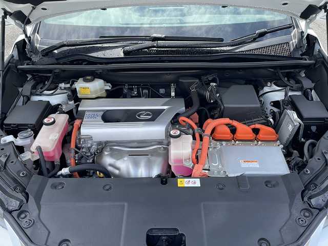レクサス ＮＸ 300h Fスポーツ 山口県 2017(平29)年 2.7万km ホワイトノーヴァガラスフレーク ワンオーナー/メーカーオプションナビ/(CD/DVD/USB/Bluetooth/フルセグTV)/バックカメラ/ビルトインETC2.0/純正エアロ/衝突軽減ブレーキ/レーンキープアシスト/コーナーセンサー/レーダークルーズコントロール/パワーバックドア/オートライト/オートハイビーム/三眼LEDヘッドランプ/フォグランプ/シーケンシャルウィンカー/ステアリングスイッチ/パドルシフト/プッシュスタート/スマートキー×２/カードキー×１/レザーシート/パワーシート/シートヒーター/エアシート/ハンドルヒーター/純正フロアマット/社外アルミホイール/取扱説明書/保証書
