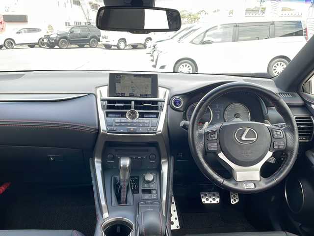 レクサス ＮＸ 300h Fスポーツ 山口県 2017(平29)年 2.7万km ホワイトノーヴァガラスフレーク ワンオーナー/メーカーオプションナビ/(CD/DVD/USB/Bluetooth/フルセグTV)/バックカメラ/ビルトインETC2.0/純正エアロ/衝突軽減ブレーキ/レーンキープアシスト/コーナーセンサー/レーダークルーズコントロール/パワーバックドア/オートライト/オートハイビーム/三眼LEDヘッドランプ/フォグランプ/シーケンシャルウィンカー/ステアリングスイッチ/パドルシフト/プッシュスタート/スマートキー×２/カードキー×１/レザーシート/パワーシート/シートヒーター/エアシート/ハンドルヒーター/純正フロアマット/社外アルミホイール/取扱説明書/保証書