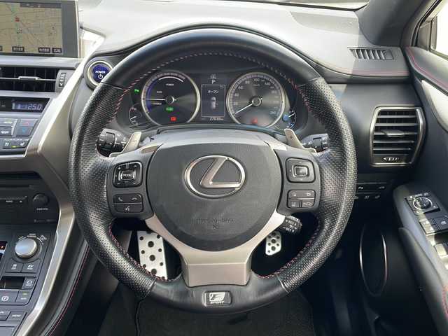 レクサス ＮＸ 300h Fスポーツ 山口県 2017(平29)年 2.7万km ホワイトノーヴァガラスフレーク ワンオーナー/メーカーオプションナビ/(CD/DVD/USB/Bluetooth/フルセグTV)/バックカメラ/ビルトインETC2.0/純正エアロ/衝突軽減ブレーキ/レーンキープアシスト/コーナーセンサー/レーダークルーズコントロール/パワーバックドア/オートライト/オートハイビーム/三眼LEDヘッドランプ/フォグランプ/シーケンシャルウィンカー/ステアリングスイッチ/パドルシフト/プッシュスタート/スマートキー×２/カードキー×１/レザーシート/パワーシート/シートヒーター/エアシート/ハンドルヒーター/純正フロアマット/社外アルミホイール/取扱説明書/保証書