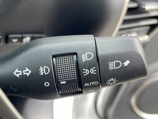 レクサス ＮＸ 300h Fスポーツ 山口県 2017(平29)年 2.7万km ホワイトノーヴァガラスフレーク ワンオーナー/メーカーオプションナビ/(CD/DVD/USB/Bluetooth/フルセグTV)/バックカメラ/ビルトインETC2.0/純正エアロ/衝突軽減ブレーキ/レーンキープアシスト/コーナーセンサー/レーダークルーズコントロール/パワーバックドア/オートライト/オートハイビーム/三眼LEDヘッドランプ/フォグランプ/シーケンシャルウィンカー/ステアリングスイッチ/パドルシフト/プッシュスタート/スマートキー×２/カードキー×１/レザーシート/パワーシート/シートヒーター/エアシート/ハンドルヒーター/純正フロアマット/社外アルミホイール/取扱説明書/保証書