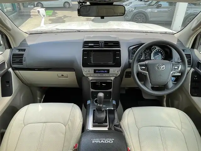 トヨタ ランドクルーザー プラド TX 青森県 2023(令5)年 1.7万km ホワイトパールクリスタルシャイン 4WD/ワンオーナー/トヨタセーフティーセンス/・プリクラッシュ/・レーンキープアシスト/・追従クルーズコントロール/・オートマチックハイビーム/・ロードサインアシスト/社外ディスプレイオーディオ/[AM/FM/DVD/CD/USB/BT/AUX]/バックカメラ/社外ドライブレコーダー/フォグランプ/ハーフレザー/シートヒーター/ETC/サンルーフ/コーナーセンサー/エアバッグダブル＋カーテンエアバッグ/純正アルミホイール/ステアリングスイッチ/横滑り防止機能/シガーソケット/スタッドレスタイヤ積み込み/取扱説明書