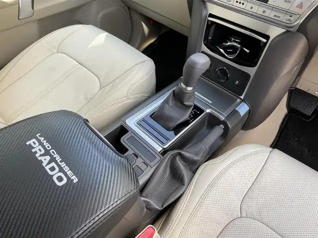 トヨタ ランドクルーザー プラド TX 青森県 2023(令5)年 1.7万km ホワイトパールクリスタルシャイン 4WD/ワンオーナー/トヨタセーフティーセンス/・プリクラッシュ/・レーンキープアシスト/・追従クルーズコントロール/・オートマチックハイビーム/・ロードサインアシスト/社外ディスプレイオーディオ/[AM/FM/DVD/CD/USB/BT/AUX]/バックカメラ/社外ドライブレコーダー/フォグランプ/ハーフレザー/シートヒーター/ETC/サンルーフ/コーナーセンサー/エアバッグダブル＋カーテンエアバッグ/純正アルミホイール/ステアリングスイッチ/横滑り防止機能/シガーソケット/スタッドレスタイヤ積み込み/取扱説明書