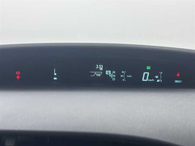トヨタ プリウス S 埼玉県 2013(平25)年 6.1万km ホワイトパールクリスタルシャイン 純正ナビ　ＮＳＬＮ－Ｗ６２　フルセグ　ＢＴ　ＳＤ　バックカメラ　リバース連動ミラー　ビルトインＥＴＣ　純正フロアマット　純正ドアバイザー　電動格納ミラー　横滑り防止機能　オートライト　スマートキー