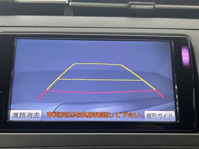 トヨタ プリウス S 埼玉県 2013(平25)年 6.1万km ホワイトパールクリスタルシャイン 純正ナビ　ＮＳＬＮ－Ｗ６２　フルセグ　ＢＴ　ＳＤ　バックカメラ　リバース連動ミラー　ビルトインＥＴＣ　純正フロアマット　純正ドアバイザー　電動格納ミラー　横滑り防止機能　オートライト　スマートキー